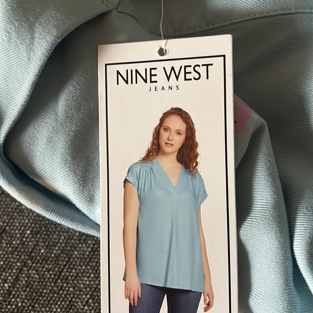 Nine West Popover Blouse!!💚🍍🍍🍍 - Picture 6 of 7